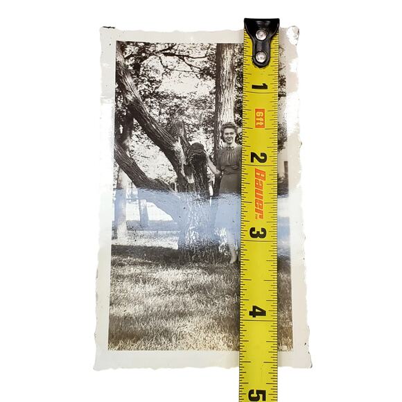 Vtg Pretty Lady Posing Near Tree Original Monochrome Photography Found Snapshot - Picture 2 of 4